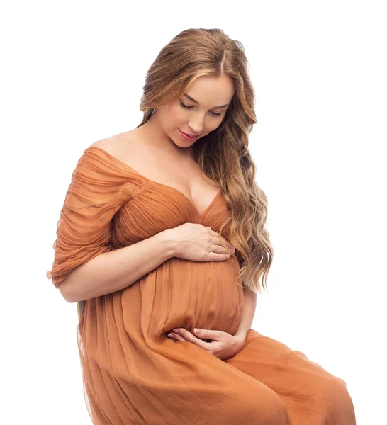 Glad gravid kvinna röra hennes stora mage — Stockfoto