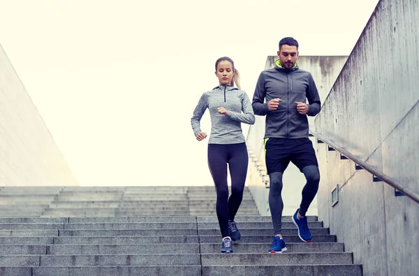 Couple walking downstairs on stadium — Stock Photo, Image