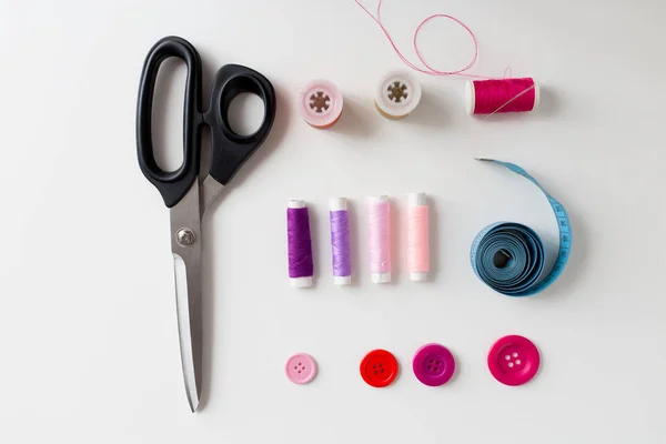 Scissors, sewing buttons, threads and tape measure — Stock Photo, Image
