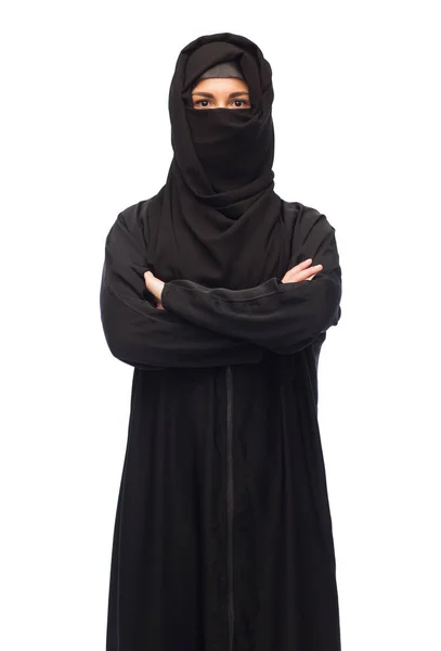 Muslim woman in hijab over white background — Stock Photo, Image