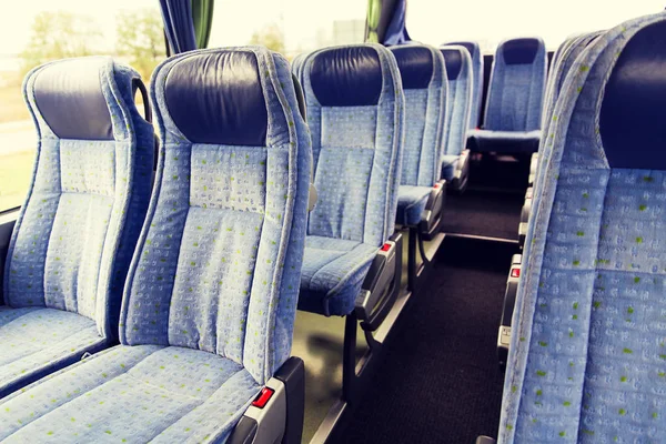 Innenraum und Sitze des Reisebusses — Stockfoto