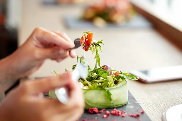 Woman eating cottage cheese salad at restaurant — Stock Photo, Image