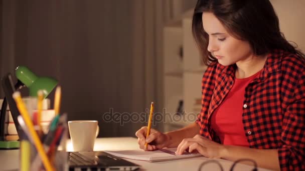 Student girl with notebook and calculator at home — Stock Video