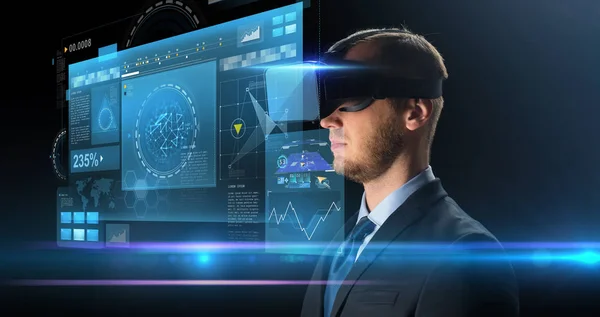 Affärsman i virtual reality-glasögon eller headset — Stockfoto