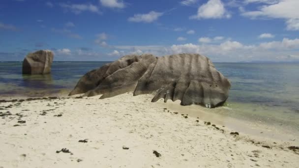 Île africaine plage dans l'océan Indien — Video