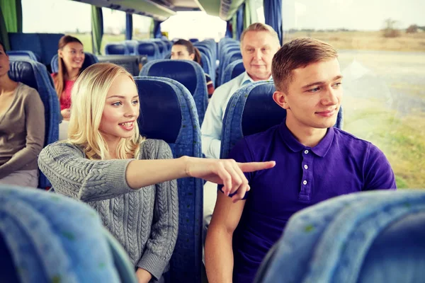 Grupo de turistas em ônibus de viagem — Fotografia de Stock