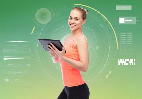 Glücklich lächelnde sportliche junge Frau mit Tablet-PC — Stockfoto