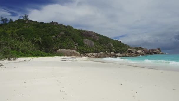 African island beach in indian ocean — Stock Video