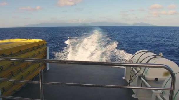 Oceano indiano e deixar rastro de barco na água — Vídeo de Stock