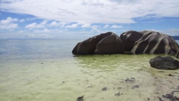 Island beach in indian ocean on seychelles — Stock Video
