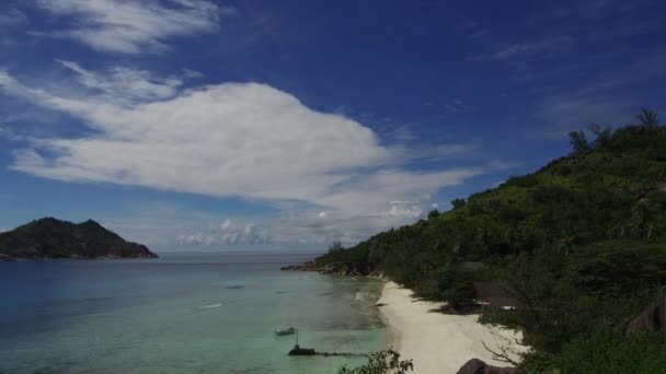 Playa isla en el océano Índico en seychelles — Vídeos de Stock