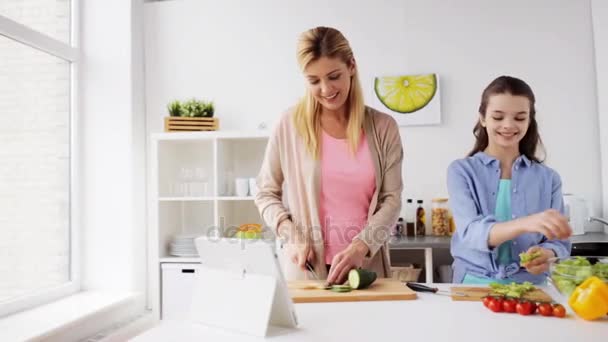 Happy family cooking dinner at home kitchen — Stock Video