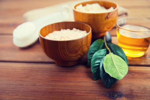 Close up of himalayan pink salt and bath stuff — Stock Photo, Image