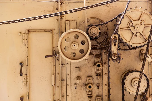 Mecanismo de la máquina vintage en la antigua fábrica abandonada —  Fotos de Stock