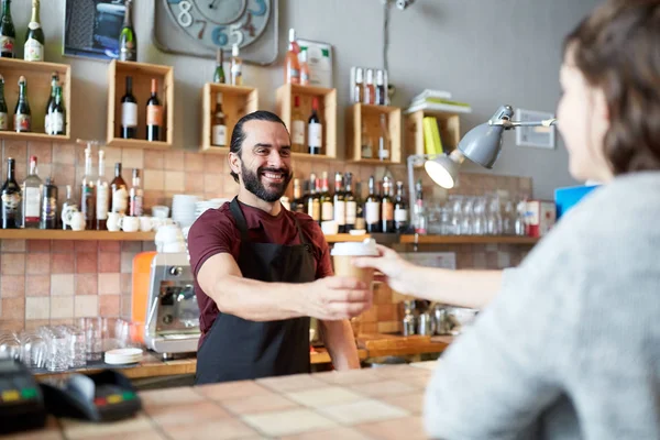 Man or waiter serving customer in coffee shop — Stock Photo, Image