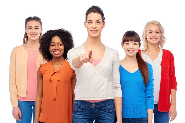 Internationale Gruppe glücklich lächelnder Frauen — Stockfoto