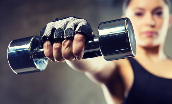 Close up of sporty woman with steel dumbbell — Stock Photo, Image