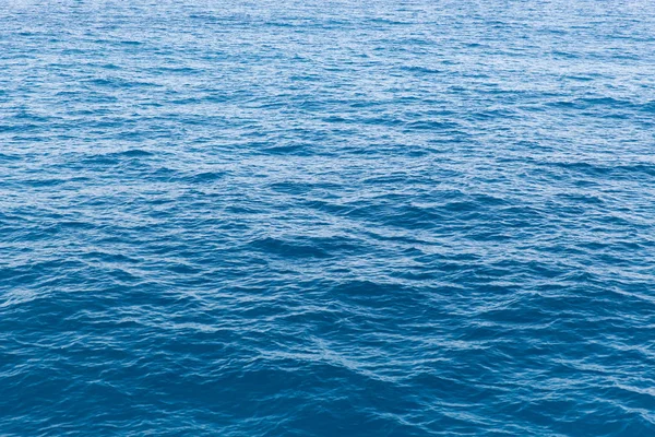 Deniz ya da okyanus mavi su yüzeyi — Stok fotoğraf
