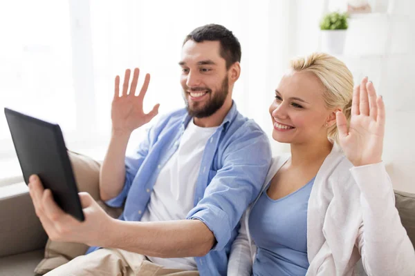 Couple with tablet pc having video chat at home — Stock Photo, Image