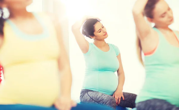 Happy pregnant women exercising on fitball in gym — Stock Photo, Image