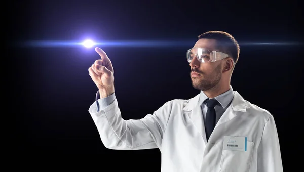 Lékař nebo vědec v brýle s laserovým paprskem — Stock fotografie