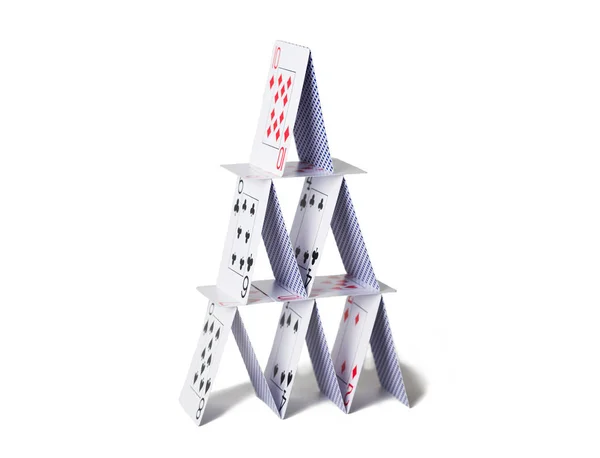 Dom gry w karty na białym tle — Zdjęcie stockowe