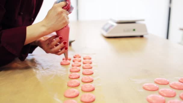 Chef with injector squeezing macaron batter — Stock Video