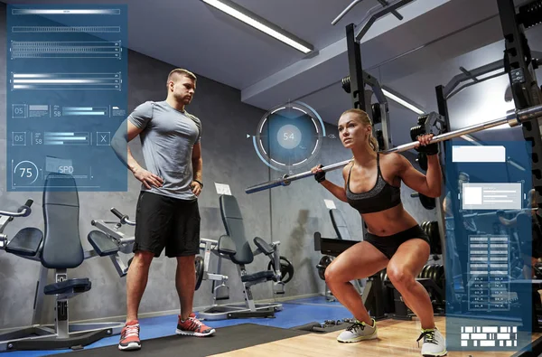 Hombre y mujer con músculos de flexión de barras en el gimnasio —  Fotos de Stock