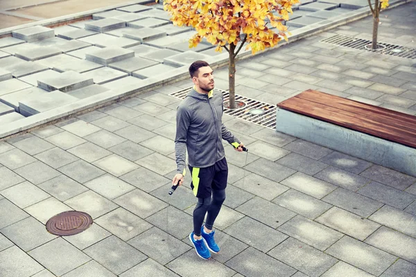 Man exercising with jump-rope outdoors — Stock Photo, Image