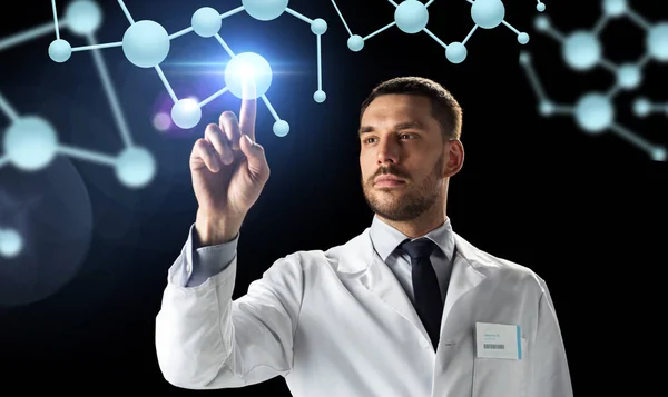 Lékař nebo vědec v bílém plášti s molekulami — Stock fotografie