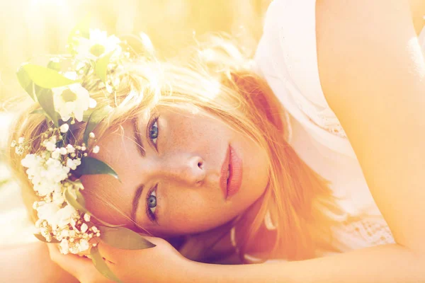 Happy woman in wreath of flowers on cereal field — Stock Photo, Image