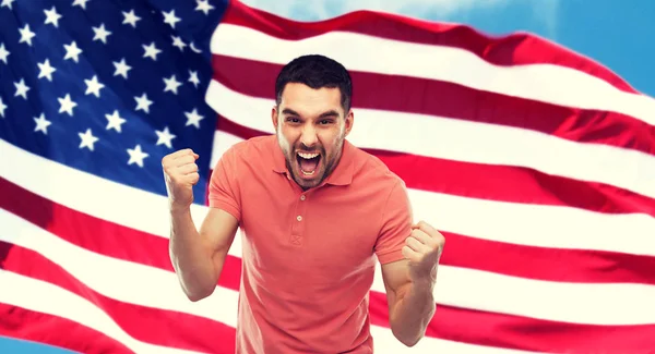 Angry man showing fists over american flag — Stock Photo, Image