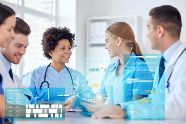 Group of happy doctors meeting at hospital office — Stock Photo, Image