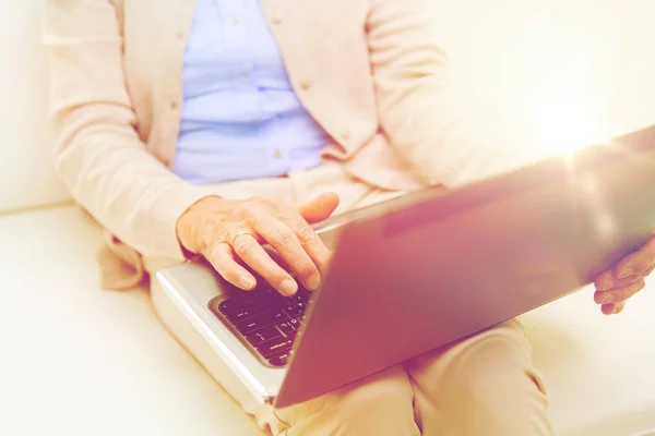 Close up of senior woman with laptop at home — Stock Photo, Image