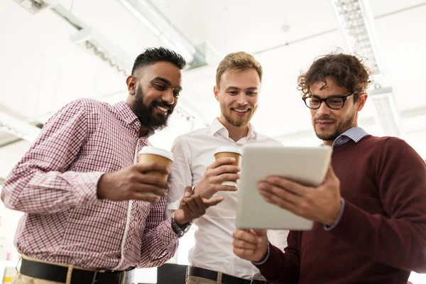 Business team with tablet pc and coffee at office — Stock Photo, Image