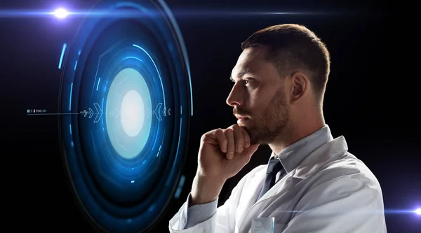 Doctor o científico con proyección virtual — Foto de Stock