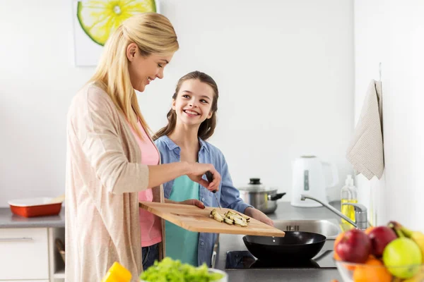 Happy family cooking food at home kitchen — Stock Photo, Image