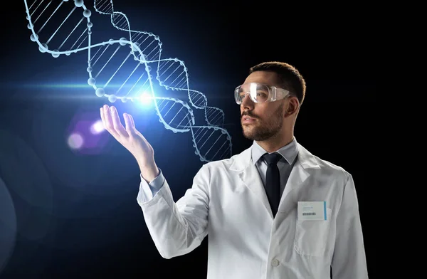 Científico en bata de laboratorio y gafas de seguridad con ADN —  Fotos de Stock