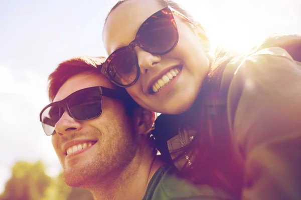 Happy couple having fun outdoors — Stock Photo, Image