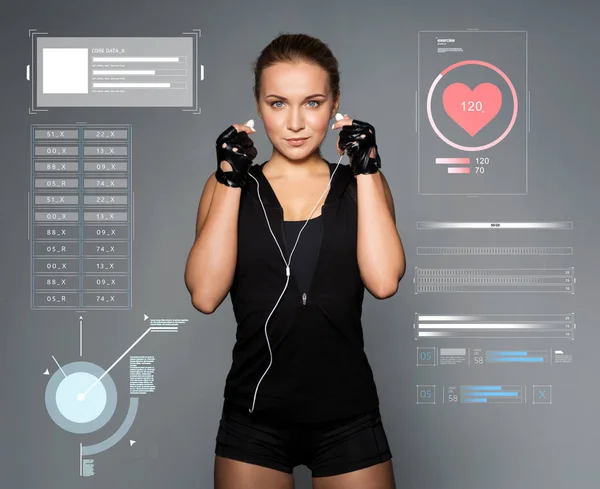 Femme avec écouteurs écouter de la musique dans la salle de gym — Photo