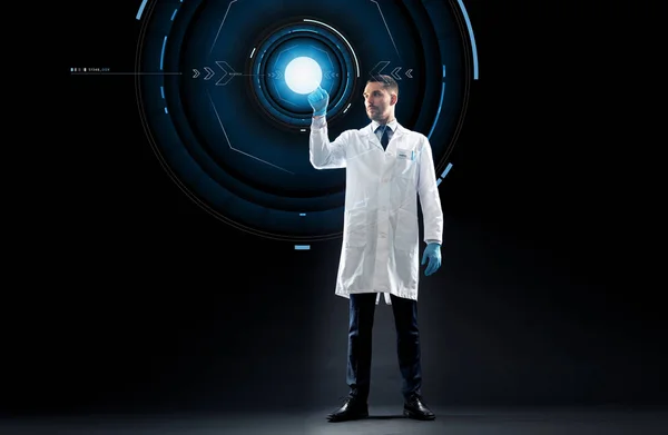 Doctor o científico con proyección virtual — Foto de Stock