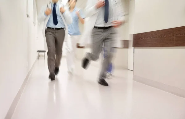Sağlık görevlilerinin veya hastanede çalışan doktorlar yakın çekim — Stok fotoğraf
