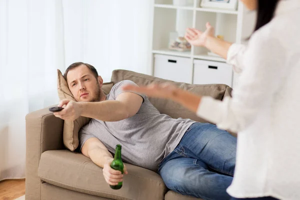 Couple having argument at home — Stock Photo, Image