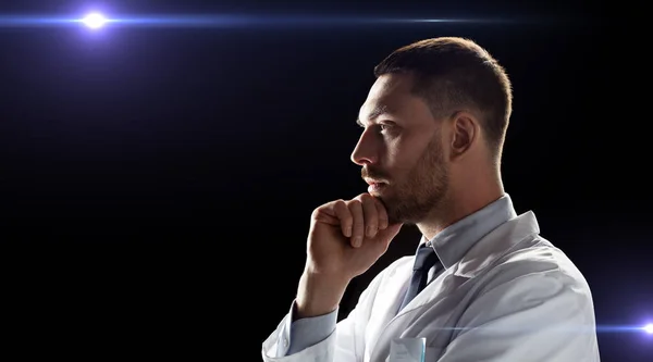 Lekarz lub naukowiec w biały płaszcz — Zdjęcie stockowe