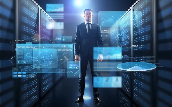 Hombre de negocios con gráficos en pantalla virtual Imagen De Stock