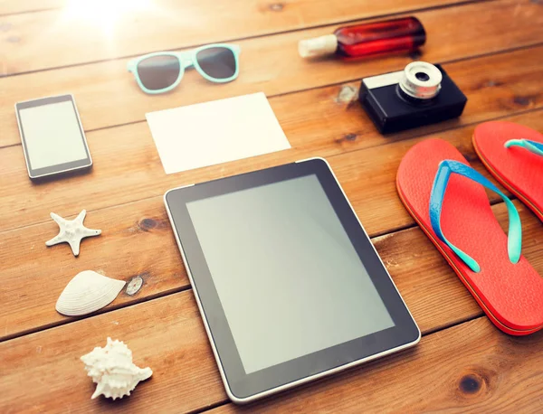 Close up of tablet pc and travel stuff — Stock Photo, Image