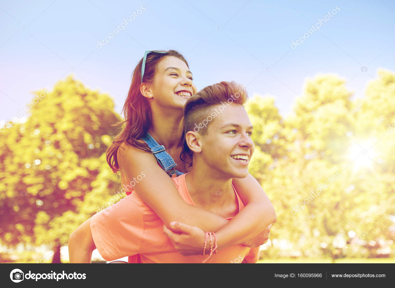 Teen couple has fun Porn fotos Teen couple has fun