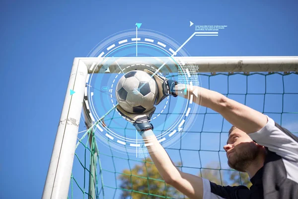 Portero con pelota en el gol de fútbol en el campo —  Fotos de Stock