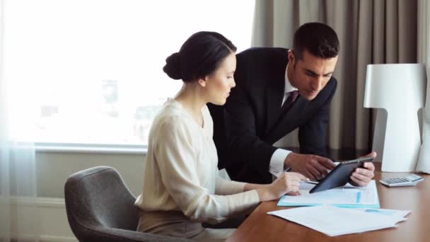 Business team with papers and tablet pc at hotel — Stock Video