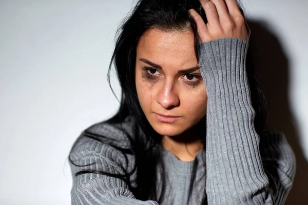 Närbild på olycklig gråtande kvinna — Stockfoto